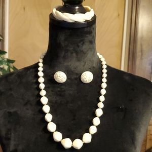 Beautiful 3pc Avon cream color set earrings/bangle/necklace.  NWOT*Vintage